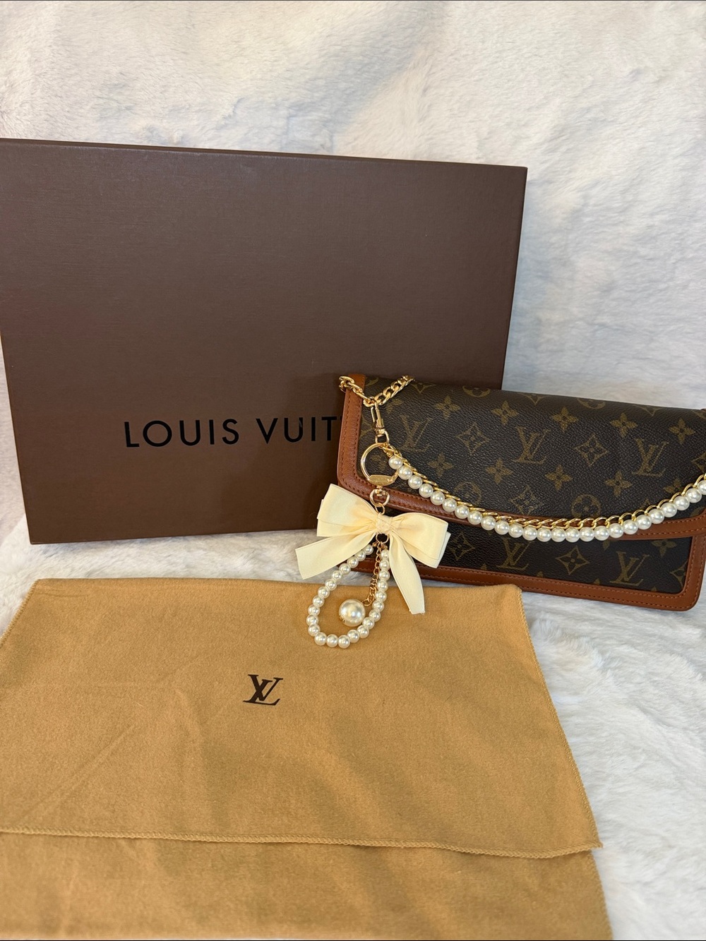 Authentic Louis Vuitton Dame Monogram Clutch - Picture 6 of 7